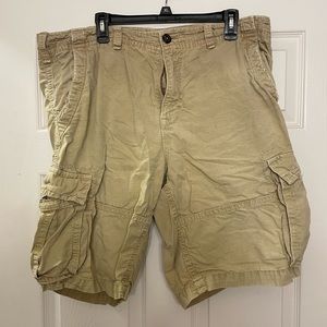 American Eagle, mens cargo shorts, longer length, light tan, size 40